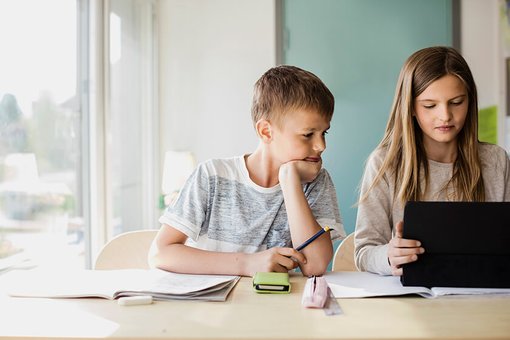 kids at home doing schoolwork 