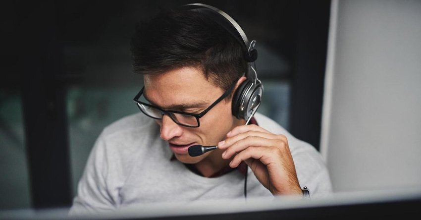 Contact center employee speaks to customer on headset